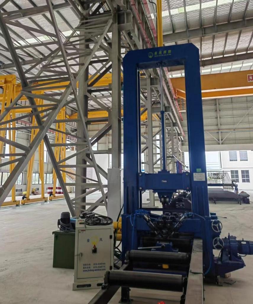 Automatic H-beam assembly machine setting web and flange plates in position